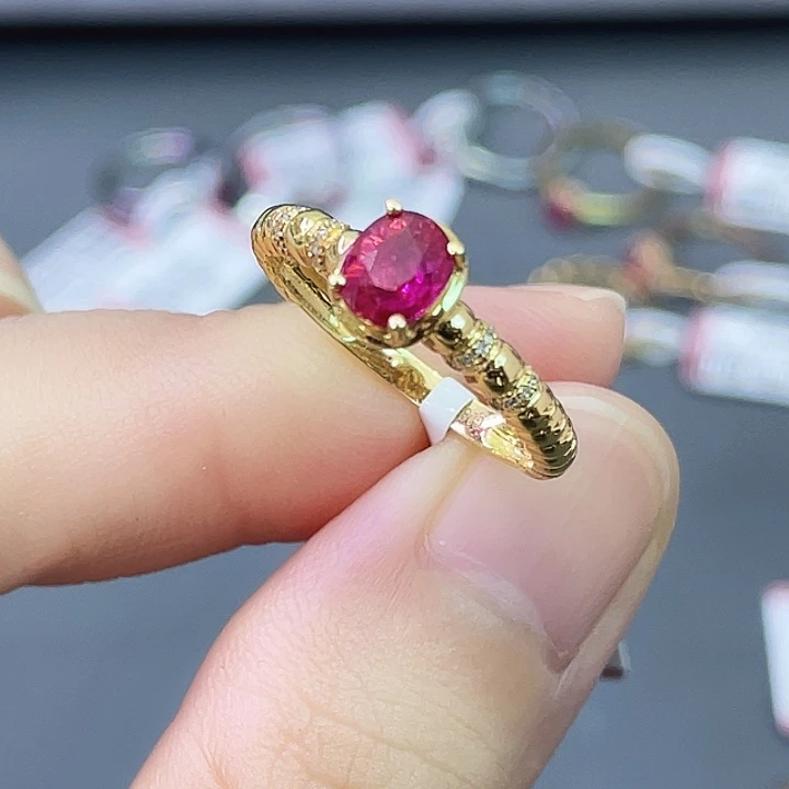 红宝石戒指18K金镶嵌1.25克拉天然无烧