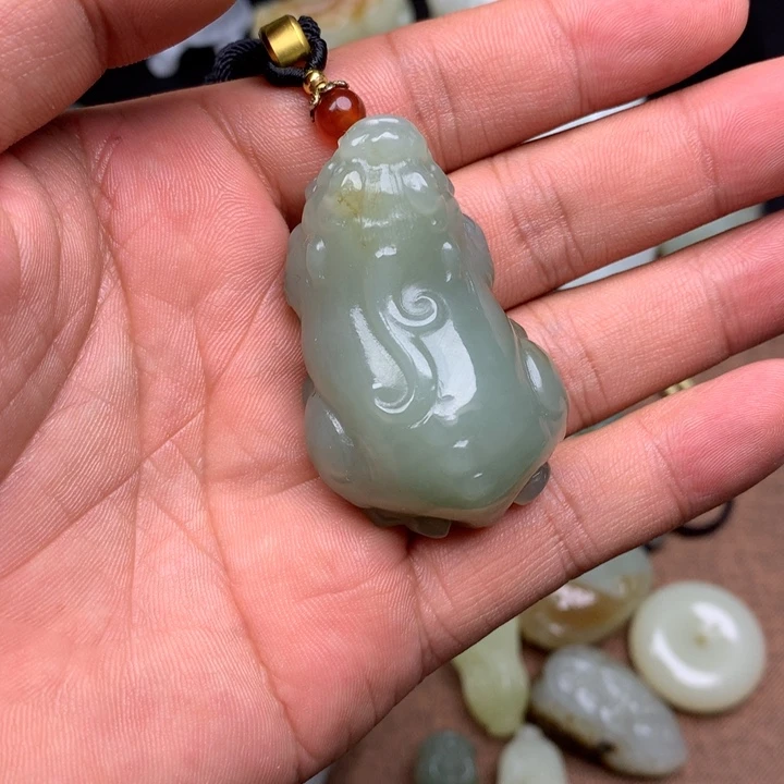 颈饰未镶嵌和田玉（糖玉）