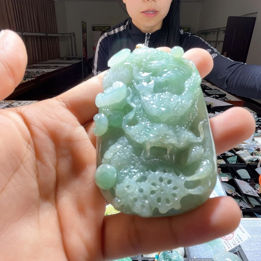 翡翠未镶嵌颈饰一