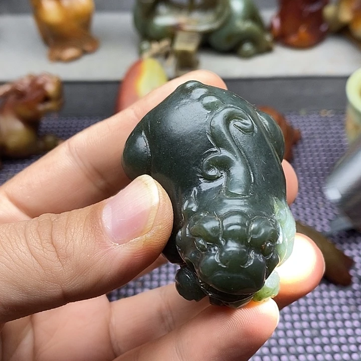 未镶嵌蛇纹石玉颈饰