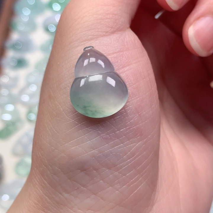 翡翠未镶嵌颈饰冰种飘花葫芦