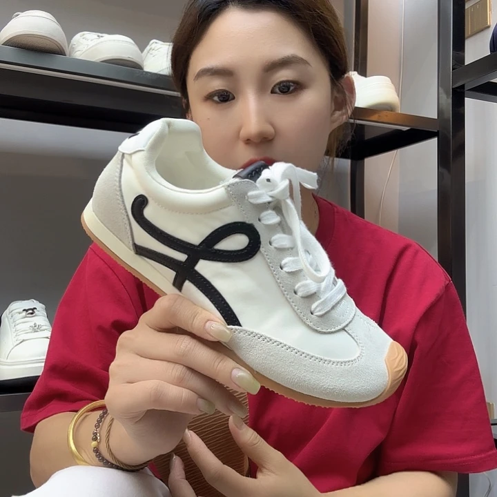38码77-05德训白黑