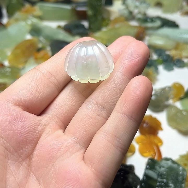 蛇纹石玉未镶嵌颈饰留****忆