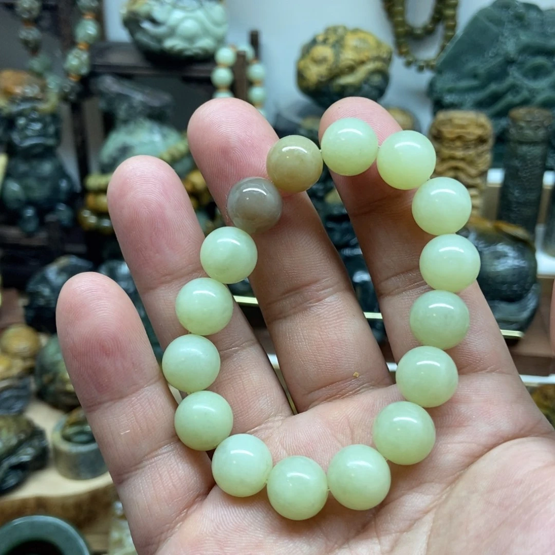 未镶嵌岫岩老玉（透闪石质玉）把件