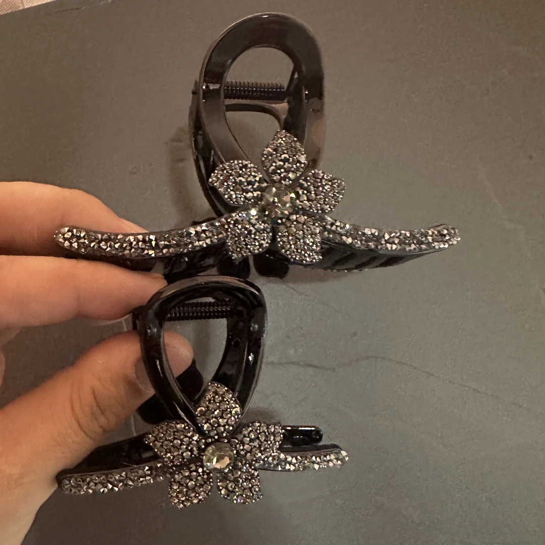 网红轻奢时尚可爱气质满钻花朵抓夹百搭简约镶钻优雅大抓夹