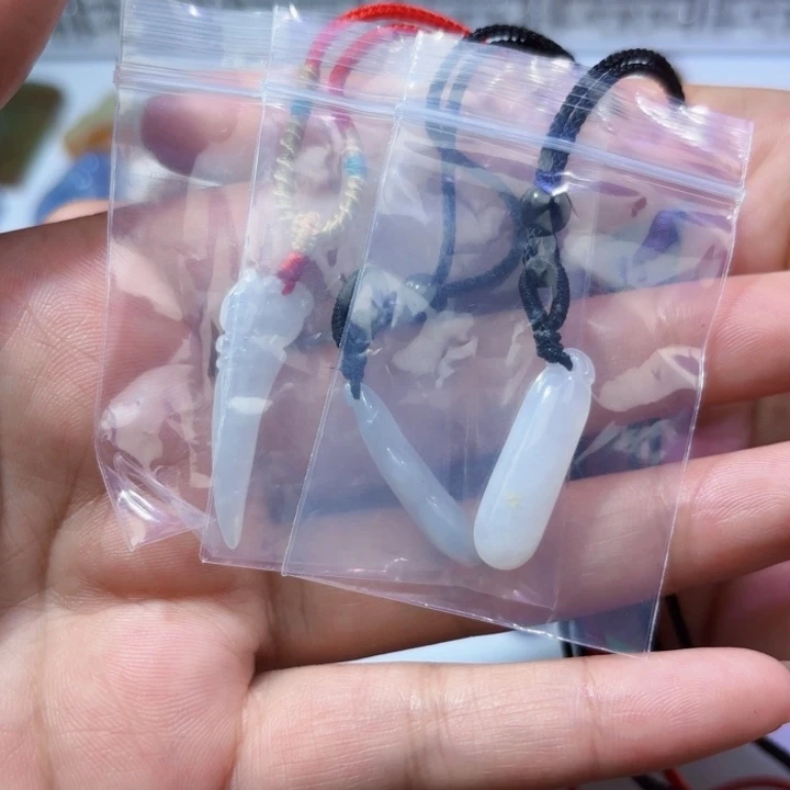 小***，翡翠未镶嵌颈饰天然缅甸翡翠A货