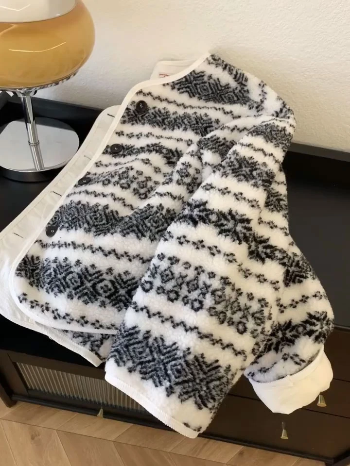 仿羊羔毛绒小香风短款外套女秋冬新款气质高级感时髦宽松显瘦上衣