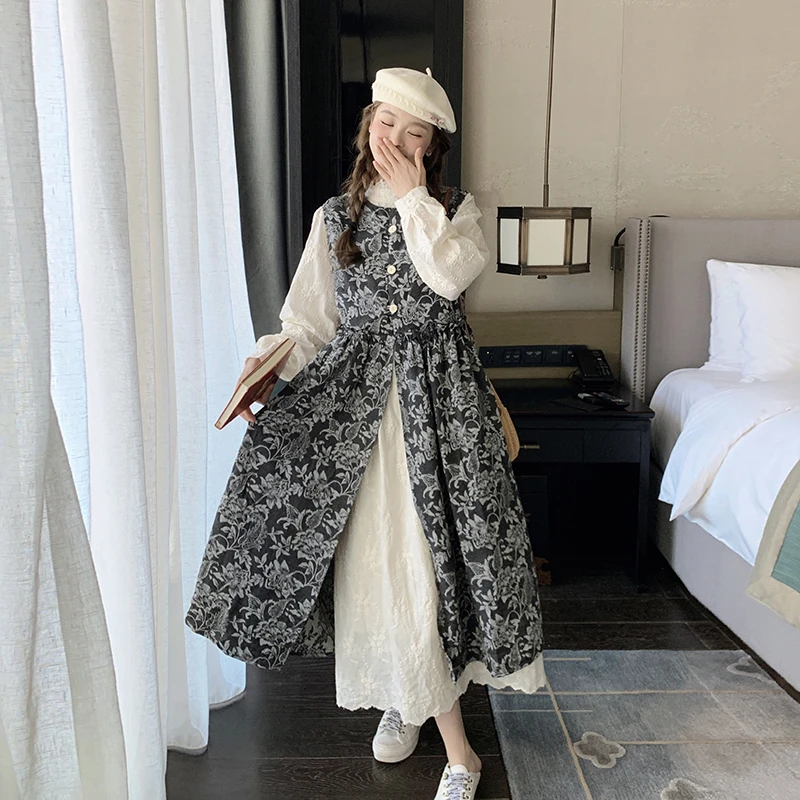 灰白法式复古蕾丝连衣裙套装女2025春季新款叠穿提花长马甲两件套