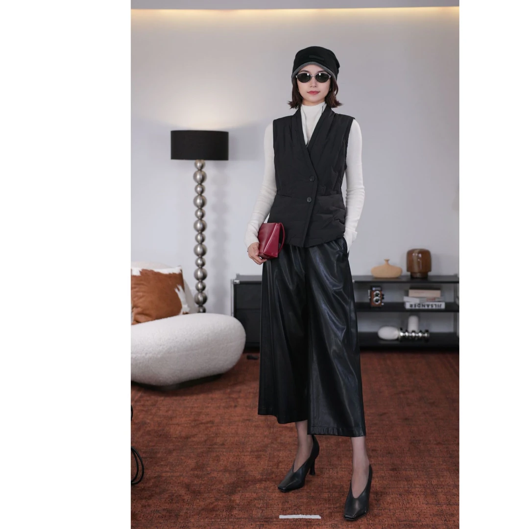 LYNEE v领羽绒马甲女微收腰白鹅绒短款轻薄羽绒外套LGD2FAQ006