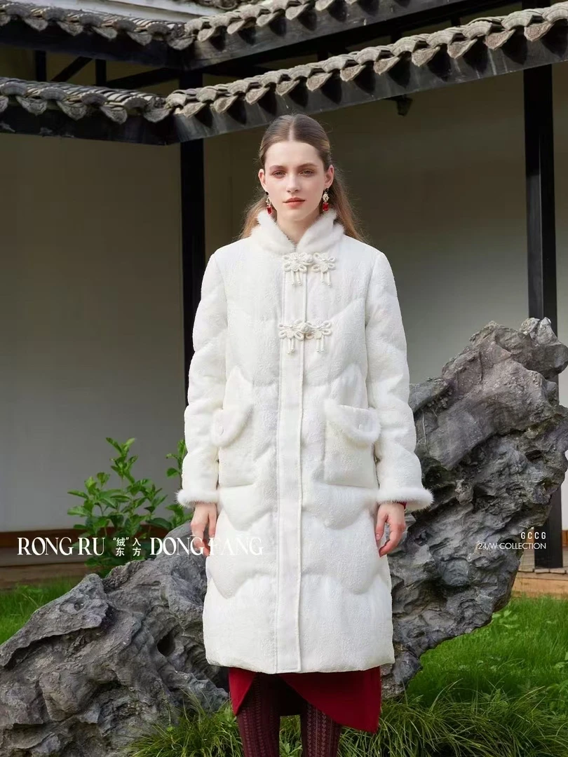 122轻奢知恩盘扣立体压花长款羽绒服 领口袖口水貂毛 中国风冬季