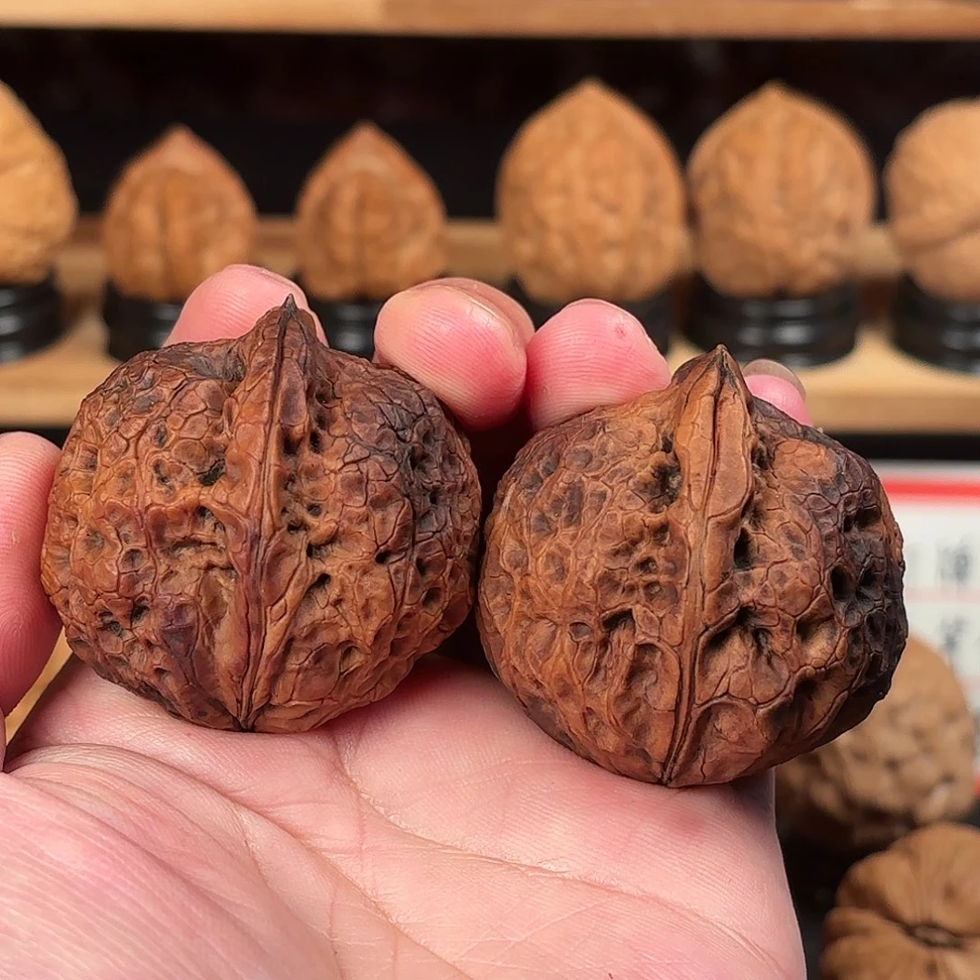 文玩核桃吊坠七彩玉玲珑