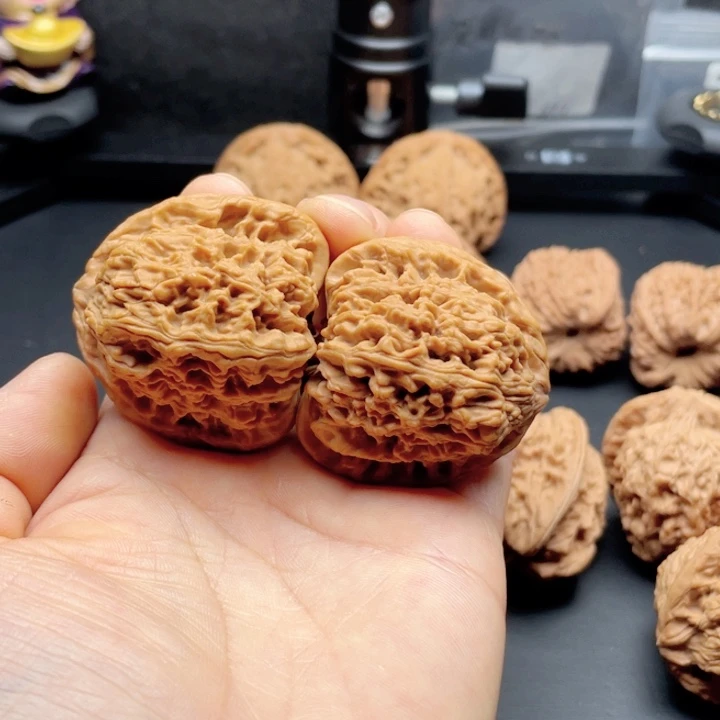 l***r吊坠文玩核桃南疆三角42 42 40