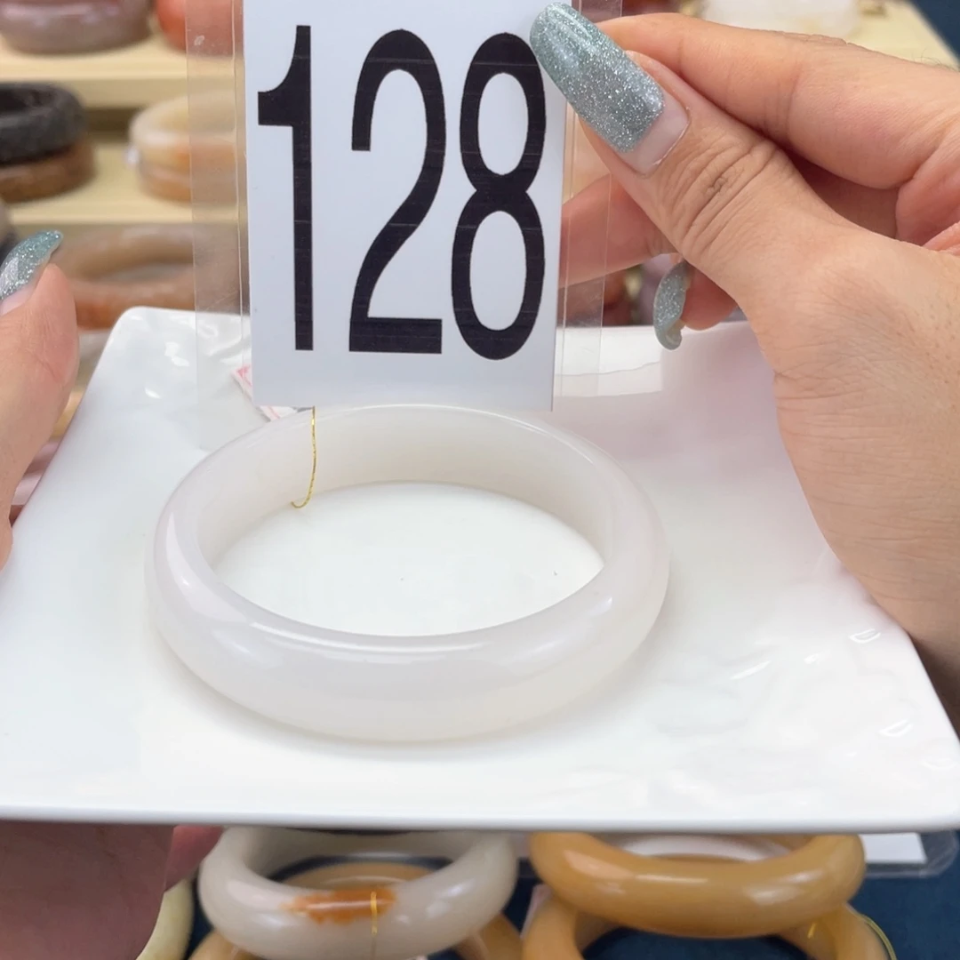 未镶嵌手镯石英岩玉