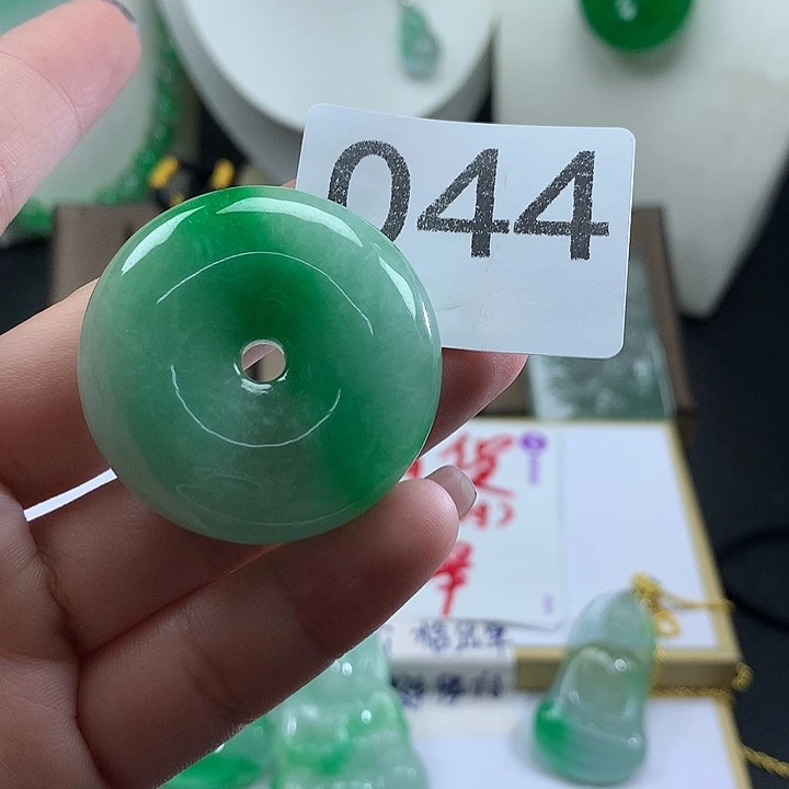 吊坠(赠链)未镶嵌翡翠