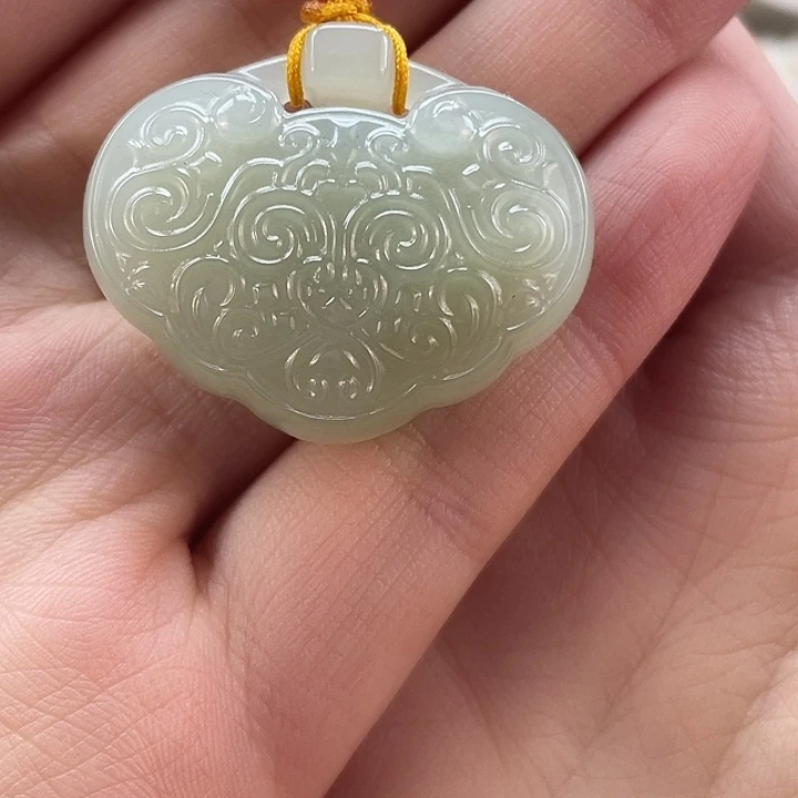 @***)和田玉未镶嵌颈饰