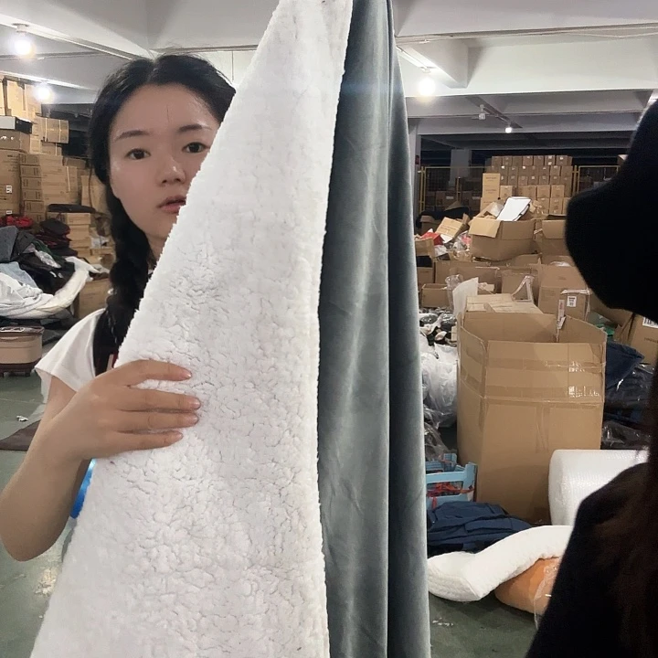 灰色垫子 一面白一面灰100*150