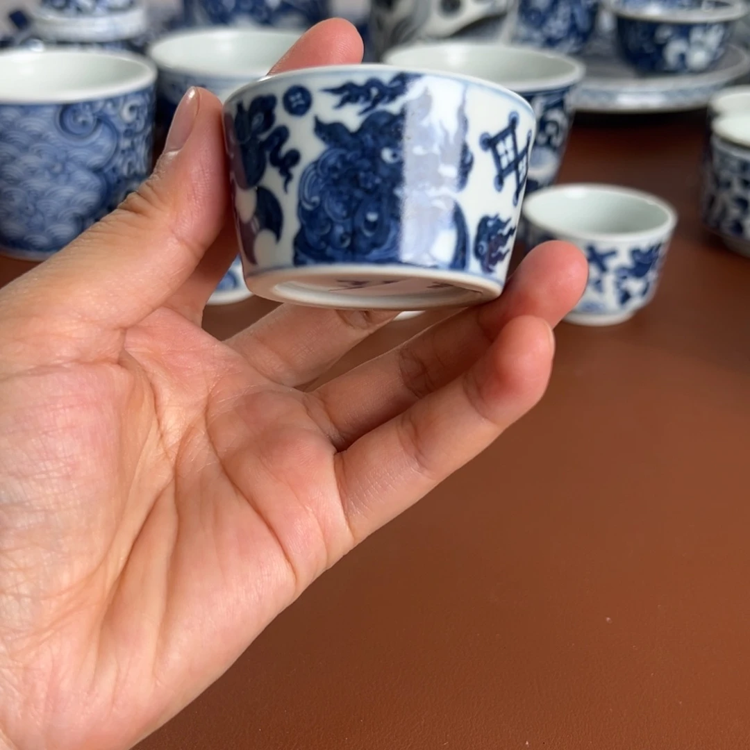 转***逝景德镇纯手工狮子一口杯