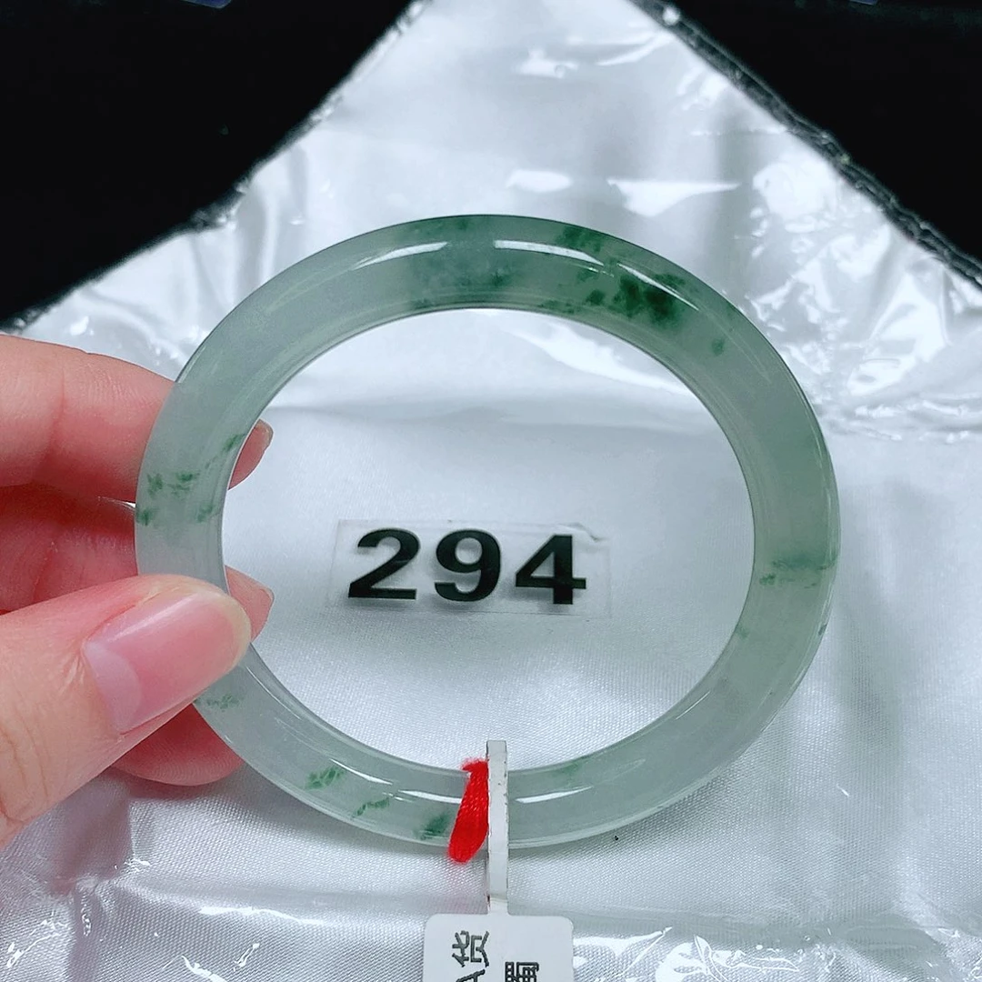 翡翠未镶嵌手镯（圆镯）