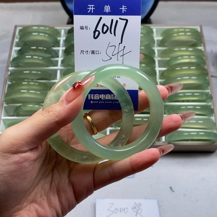 蛇纹石玉手镯未镶嵌傻***七