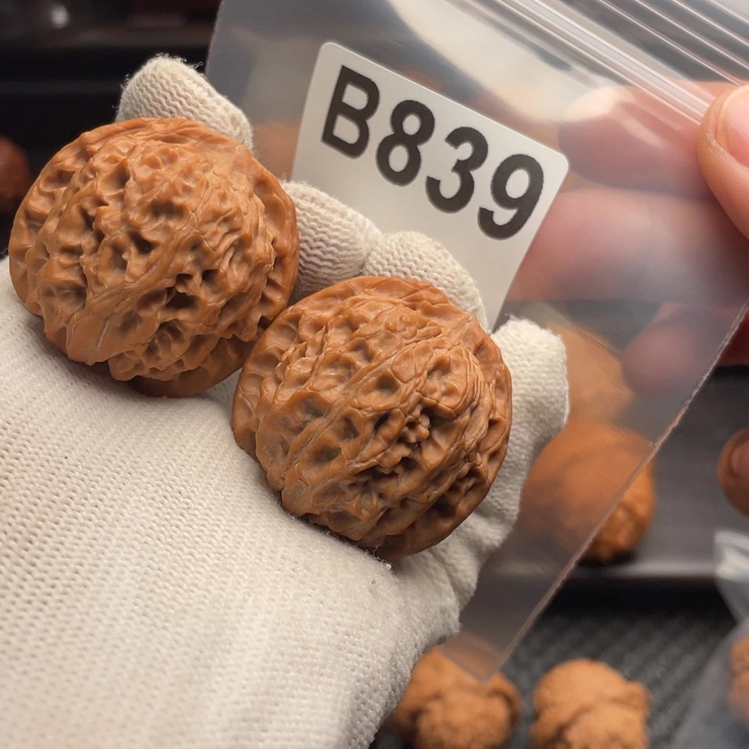 【闪购商品】文玩核桃吊坠糖****鱼B839全品苹果36