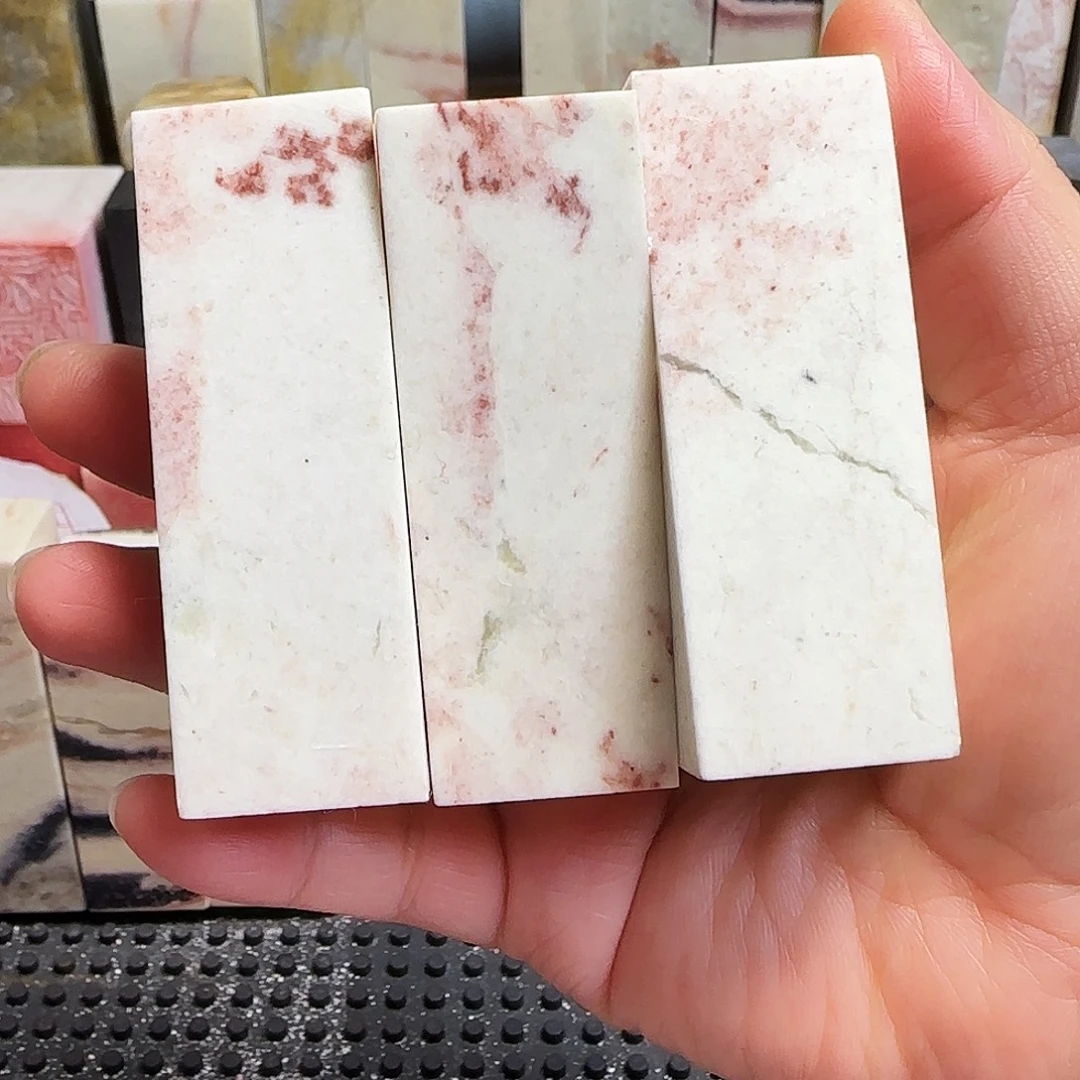 印石昌化石长白石红花2.5*2.5*6.8的