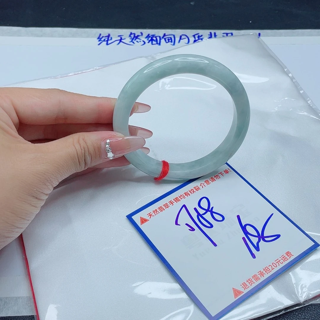 翡翠手镯未镶嵌翡翠