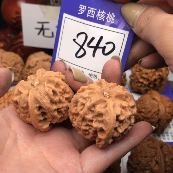 桃核把件是****）38苹果园840号牌