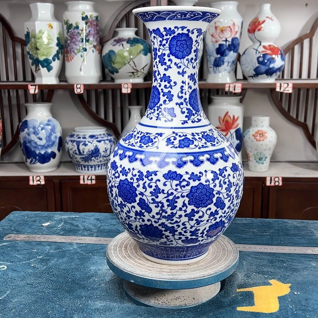 摆件景德镇陶瓷缠枝