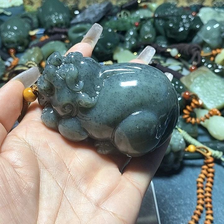 和田玉未镶嵌把件