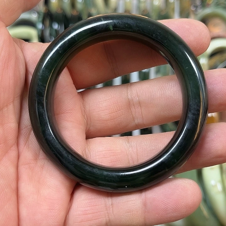 未镶嵌蛇纹石玉手镯吴****?