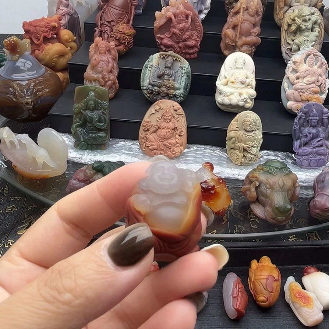 颈饰未镶嵌石英质玉
