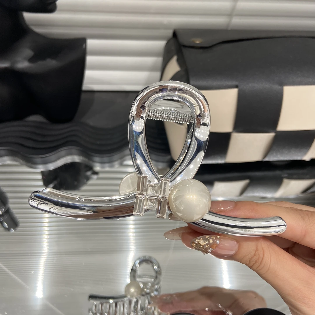 E4518H珠珠仿金属11cm抓夹发夹2025新款后脑勺鲨鱼夹气质发卡头饰