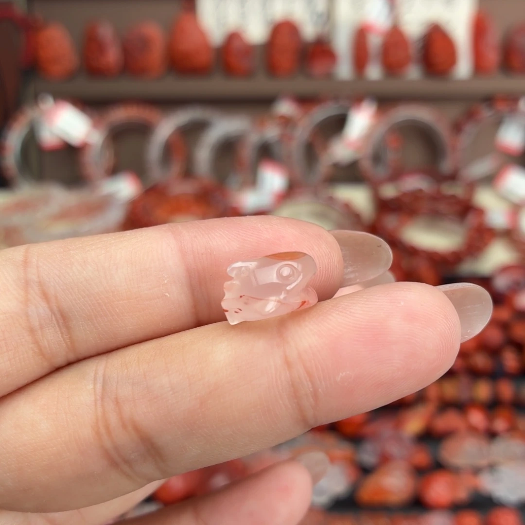 南红玛瑙未镶嵌颈饰鲨鱼