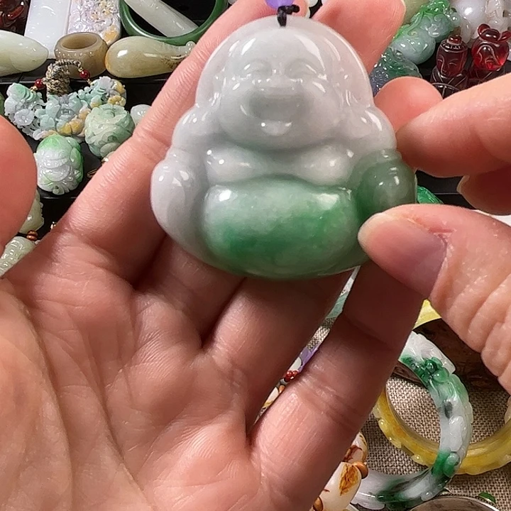 翡翠未镶嵌颈饰翡翠未镶嵌颈饰