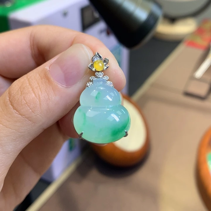 颈饰18K金镶嵌翡翠翡翠
