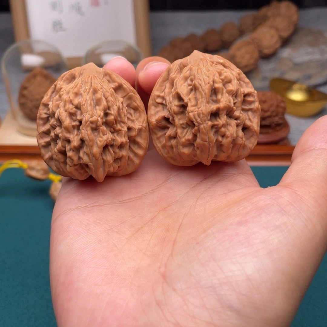 文玩核桃吊坠山地麦穗虎头
