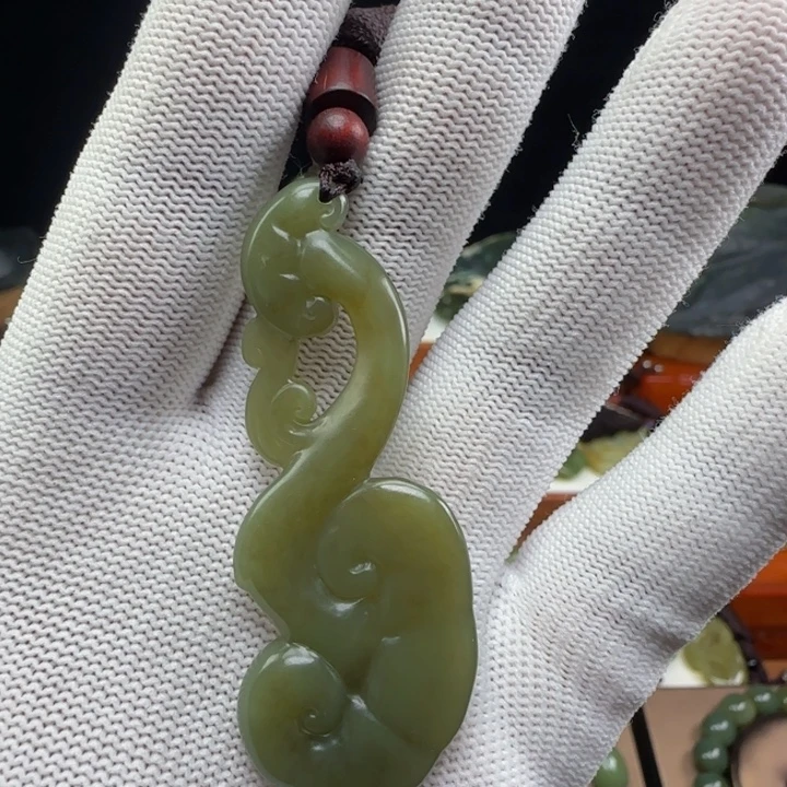 岫岩老玉（透闪石质玉）未镶嵌颈饰