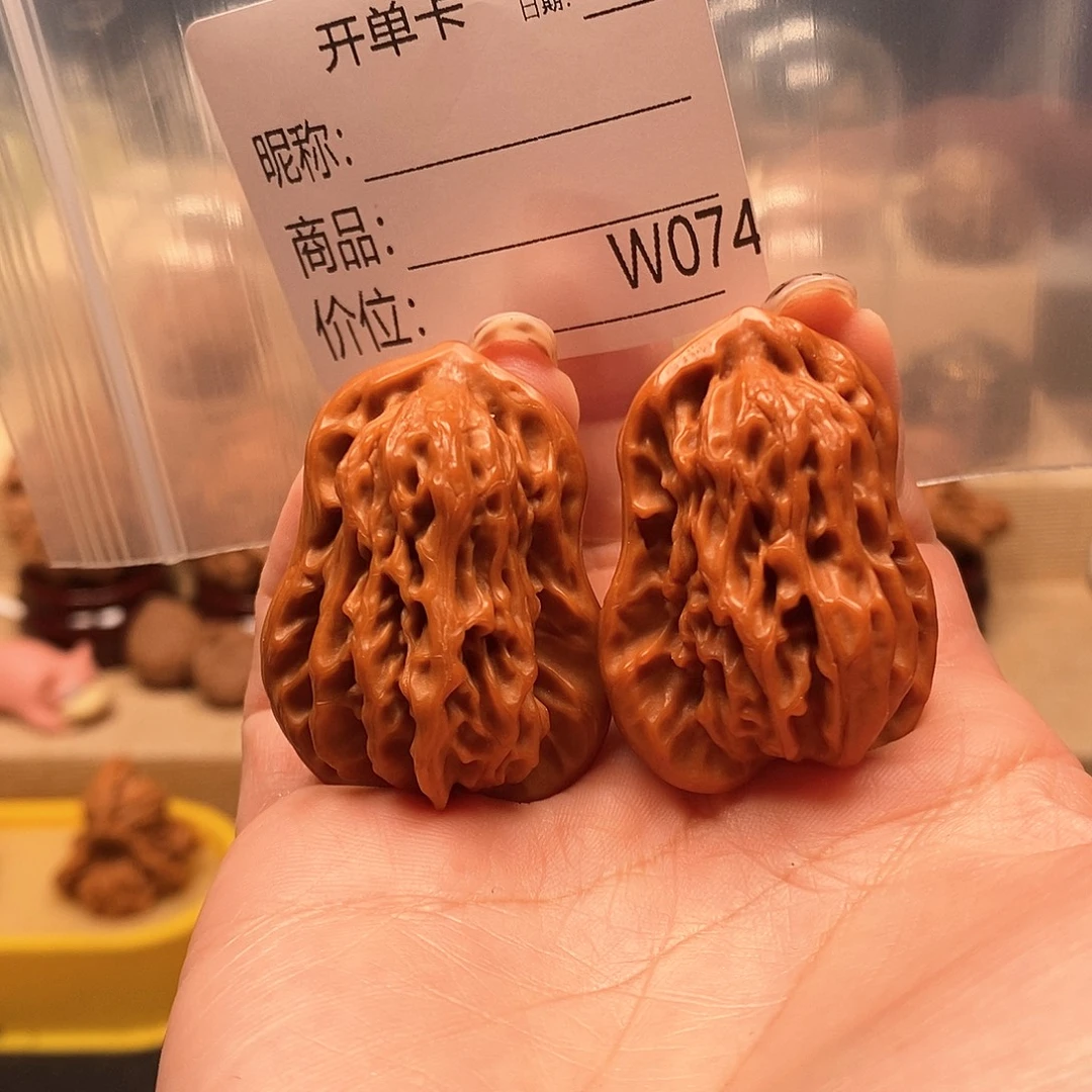 鄢***硕把件文玩核桃精品课程的教学与研究工作者