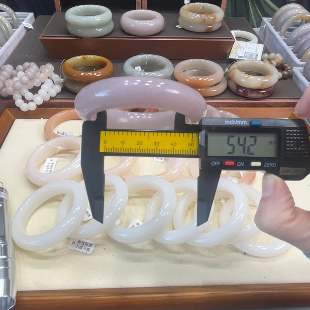 石英岩玉未镶嵌手镯