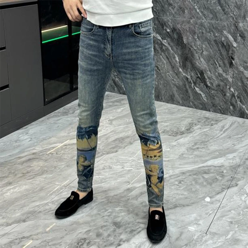 男士潮牌牛仔裤2025春夏新款复古印花小脚裤青年百搭帅气修身长裤