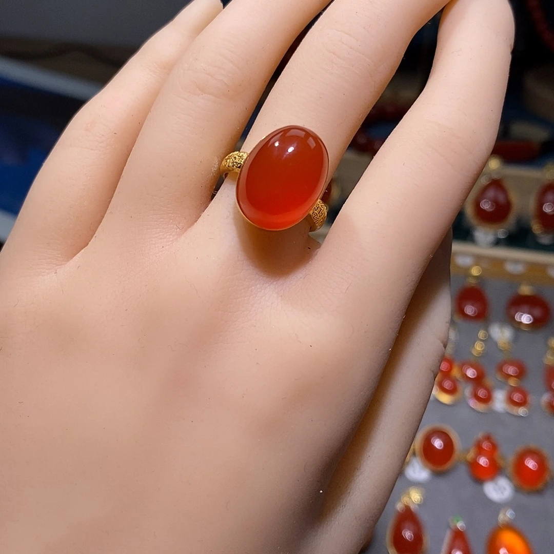 南红玛瑙18K金镶嵌戒指