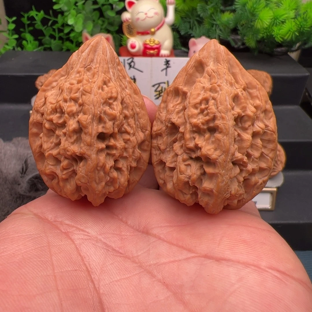 文玩核桃把件原生态大枯石，尺寸40