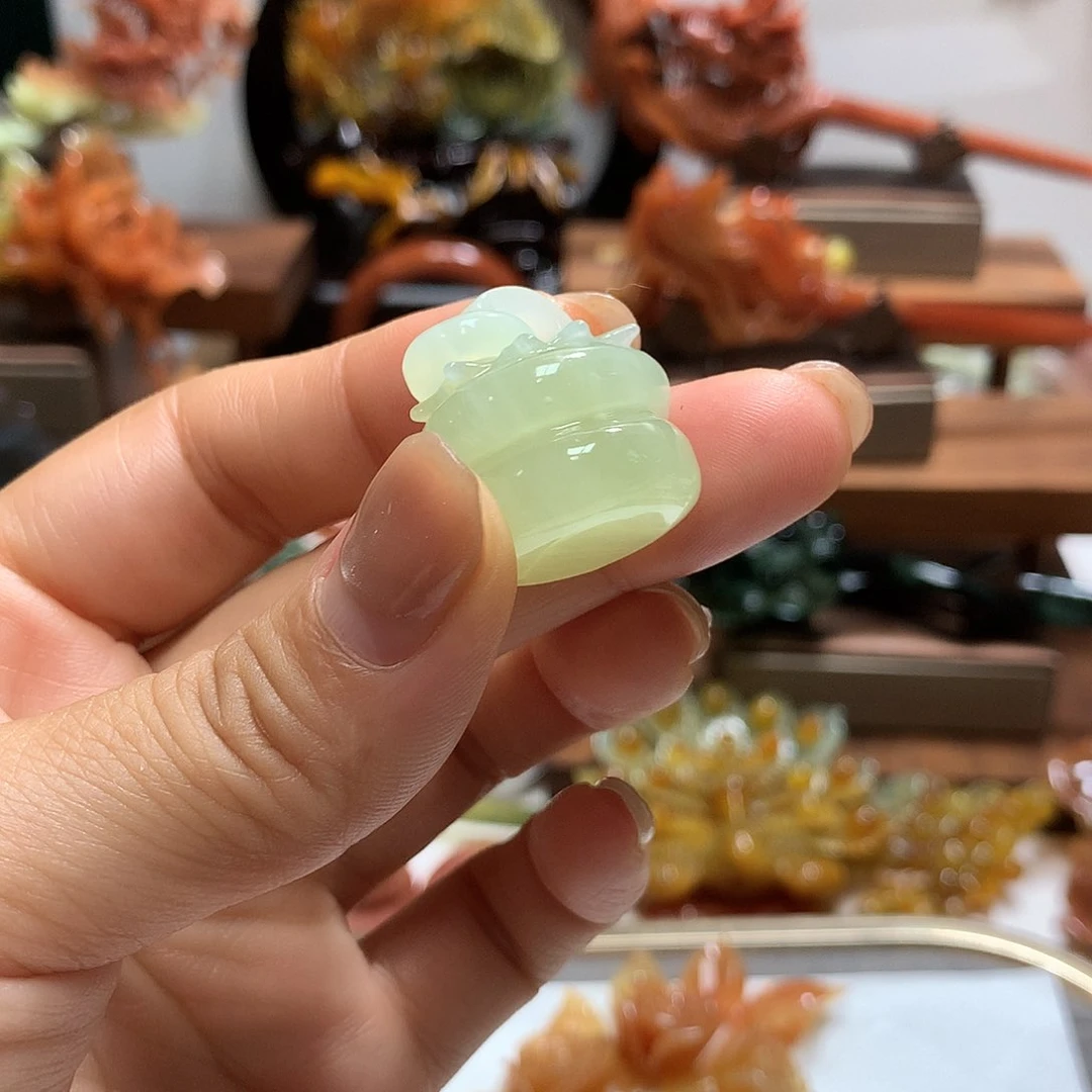 蛇纹石玉合金颈饰二****。