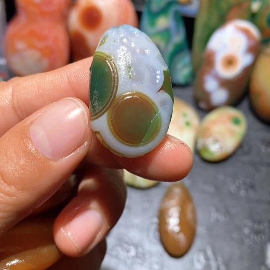 石英质玉珠宝半成品未镶嵌八***石