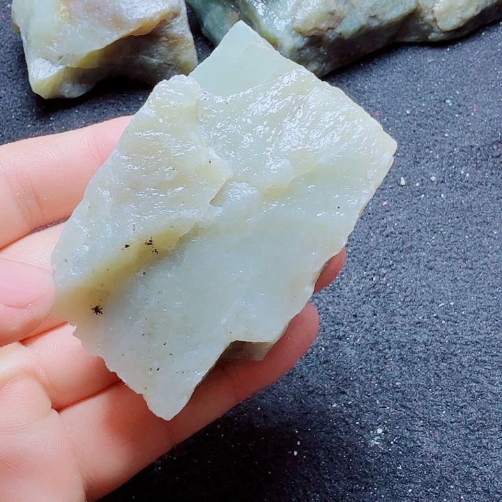 未镶嵌和田玉（糖玉）珠宝半成品