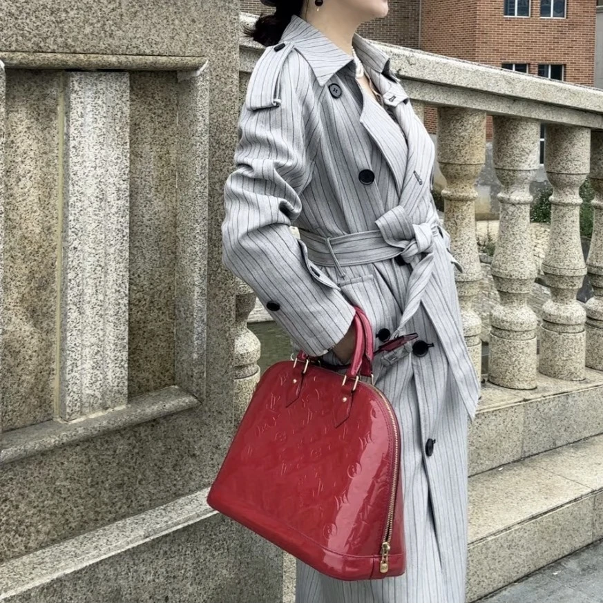 95新 LouisVuitton/路易威登 中号正红色漆皮贝壳包35131501