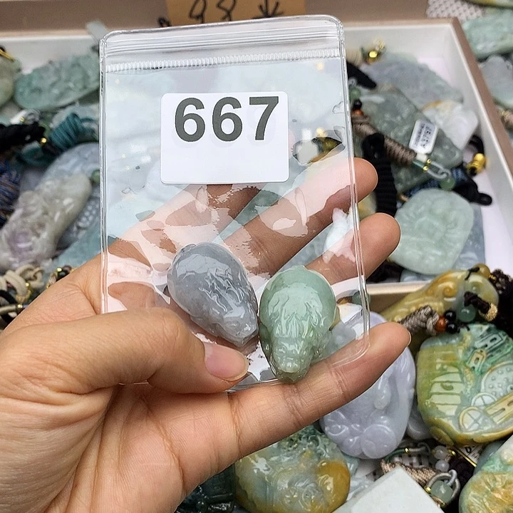 翡翠颈饰未镶嵌游**生翡翠