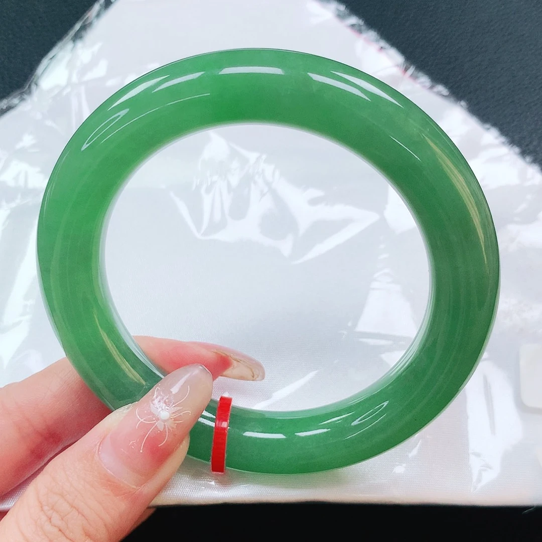 翡翠手镯未镶嵌56圈