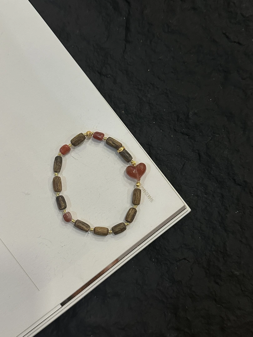 沉香沉香随形搭配南红屁桃手串