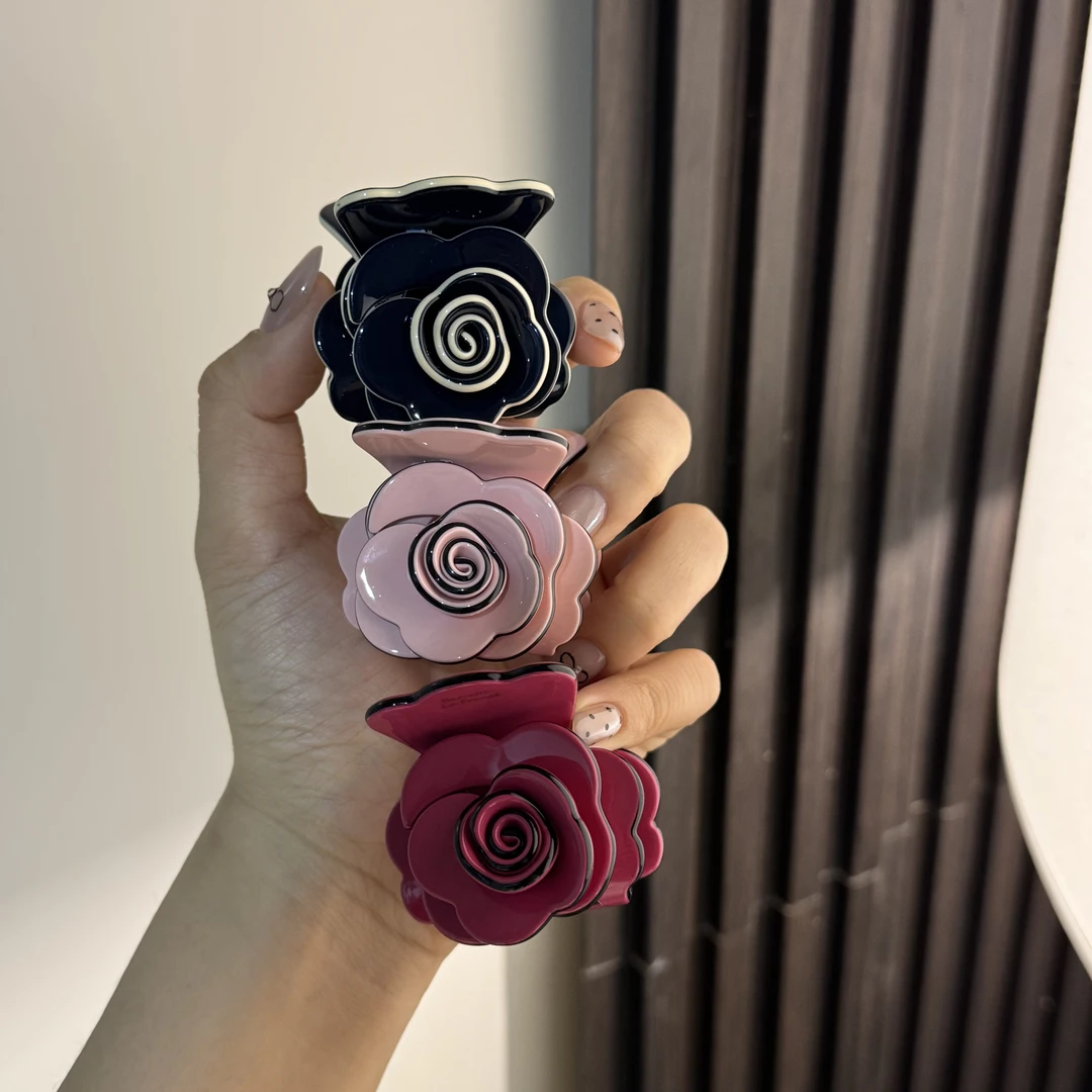 东大门 韩系ins风高级山茶花抓夹立体花花精致气质款1038